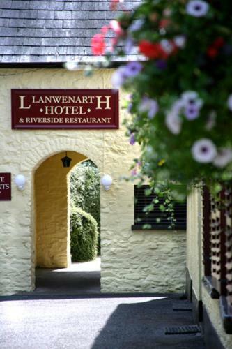 Llanwenarth Hotel And Riverside Restaurant Abergavenny ภายนอก รูปภาพ